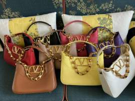 Picture of Valentino Handbags _SKUfw128200664fw